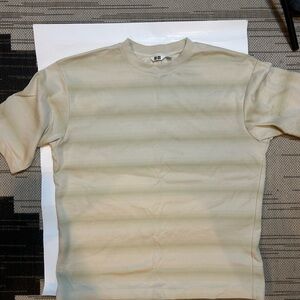 Uniqlo Men's Cream Short Sleeve Tee